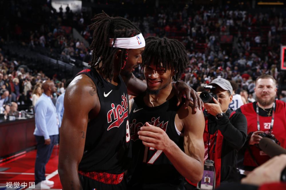 现出了一贯 现出了一贯